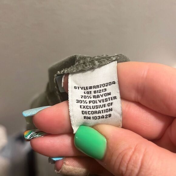 ✨Barneys New York Olive Green Rio Sz 29 Joggers✨ - Picture 6 of 8